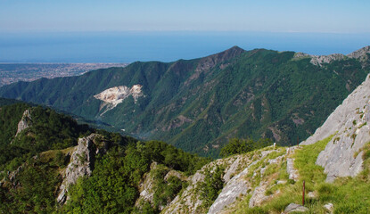 Fototapeta na wymiar landscape on the mountains in tuscany