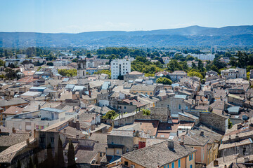 Obraz premium Vue sur la ville de Montélimar depuis le château