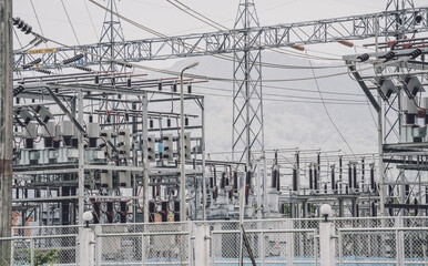 High voltage electric power plant current distribution substation