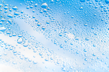 水滴の写真。雨上がりのイメージ。