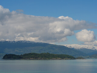Frühling im Hardangerfjörd in Norwegen
