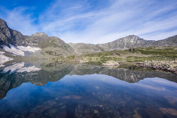 Fototapeta na wymiar Mountains lake Alla-Askir. Altai landscape