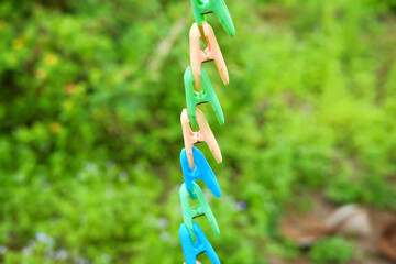 The arrangement of colourful clothespins on the rope