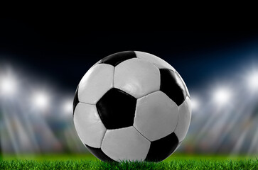 Soccer Fußball im Fußballstadion im Scheinwerferlicht - obrazy, fototapety, plakaty