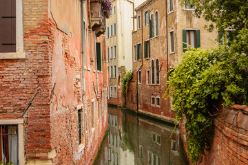 Photos of a trip through different European cities, from a tourist's point of view. In the photos you can see famous streets and places in Venice, Madrid, Amsterdam, Florence, Prague, Munich, Berlin, 