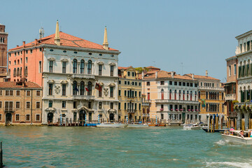 Photos of a trip through different European cities, from a tourist's point of view. In the photos you can see famous streets and places in Venice, Madrid, Amsterdam, Florence, Prague, Munich, Berlin, 