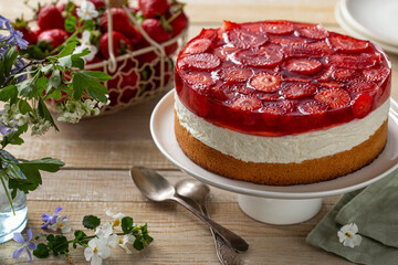 strawberry jelly and cream cake