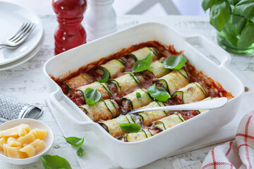 lasagna zucchini rolls with tomato sauc