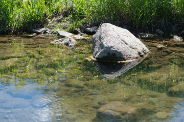 Obraz na płótnie Canvas stones in the water