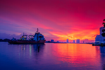 Fototapeta premium The background of the sea by the evening sea, with natural beauty (sea water, rocks, sky) and fishermen are fishing by the river bank, is a pleasure during travel.