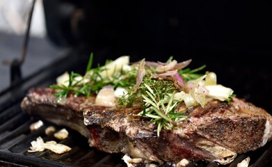 Viande grillée au barbecue