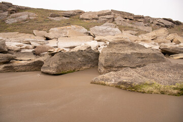 Fototapeta na wymiar Beautiful rocky boulders by the sea.