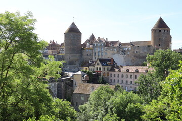 Vue d'ensemble du village, village de Semur en Auxois, département de la Côte d'Or, France