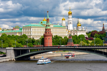 Obraz premium Moscow Kremlin with Grand Kremlin palace and Ivan the Great Bell tower, Russia