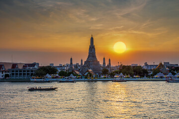 Sunset at Wat Arun Ratchawararam.beautiful of radiations of the sun set reflection Chao Praya river, Bangkok, Thailand's landmarks