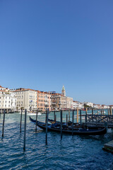 Fototapeta na wymiar Images of the canals and buildings of Venice Italy. Classic buildings and tourist places.