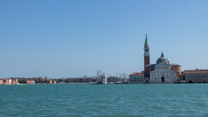 Fototapeta na wymiar Images of the canals and buildings of Venice Italy. Classic buildings and tourist places.