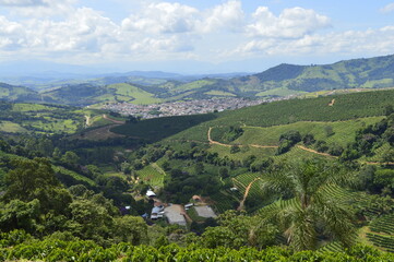Vista dos vales verdes de Minas