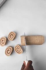 Cinnamon roll dough that has been cut, cinnamon dough that has not been proofed, pastry dough