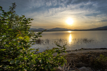 Fototapeta na wymiar Lake landscape - Krajobraz jeziora 