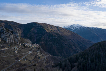 Village à proximité du Mercantour (Roubion)
