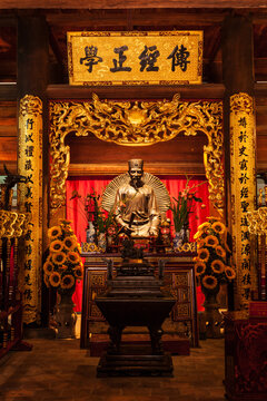 Confucius statue at the Temple of Literature, Hanoi