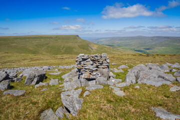Hiking on Wild Boar Fell and Swarth Fell in the Yorkshire Dales