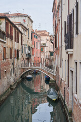 Fototapeta na wymiar Tight Canal in Venice, Bridges crossing water in Venice