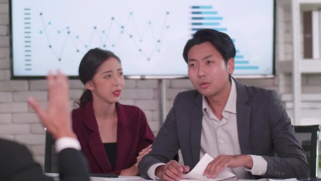 Team leader is blaming the team about the mistakes of the assigned tasks.