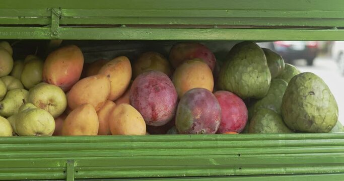 Mangos, pears and cherimoya - 4k.