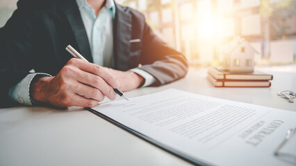 Real estate agents present and consult with clients to decide whether to sign an insurance contract. house trading About Mortgage and Home Insurance Offers