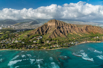 Fototapeta Aerial helicopter view of Diamond Head Mountain, volcanic tuff cone in Honolulu, Oahu obraz