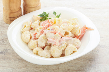 Pasta with salmon and cream cheese