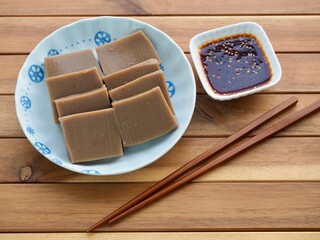 한국음식 도토리묵과 양념간장