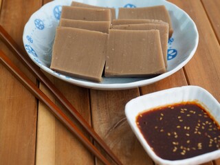한국음식 도토리묵과 양념간장