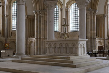 Fototapeta premium La Basilique Sainte Marie Madeleine, basilique de Vezelay, intérieur de la basilique, village de Vezelay, département de l'Yonne, France