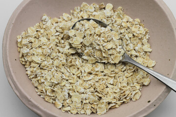 オートミールとスプーンの写真