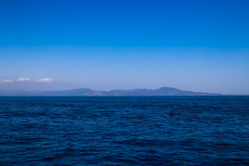 Costa mediterránea desde el mar 