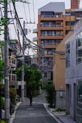 青山キラー通り　東京、神宮前周辺の外苑西通りの風景　お店が建ち並ぶ　神宮前、渋谷区、東京、日本