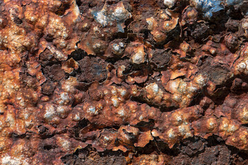 boursouflures de rouille sur une plaque en métal