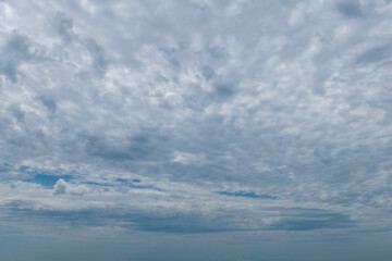 ciel d'&eacute;t&eacute; nuageux