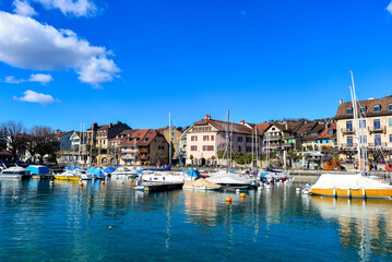 Fototapeta premium Yachthafen Lutry, Distrikt Lavaux-Oron des Kantons Waadt / Schweiz