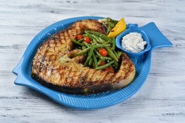 fish steak with asparagus, salmon steak with vegetables, tomatoes, asparagus