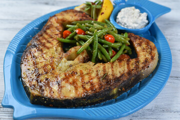 fish steak with asparagus, salmon steak with vegetables, tomatoes, asparagus