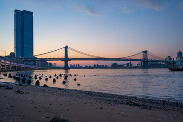 Manhattan Bridge im Sonnenafgang