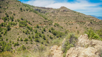 Parque natural y protegido de Sierra Helada o Serra Gelada en la parte este frente a la Bahía de Altea y con el faro de Playa del Albir