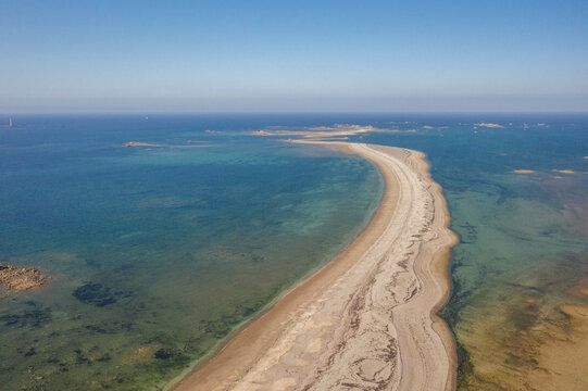 Le sillon de Talbert en vue aerienne