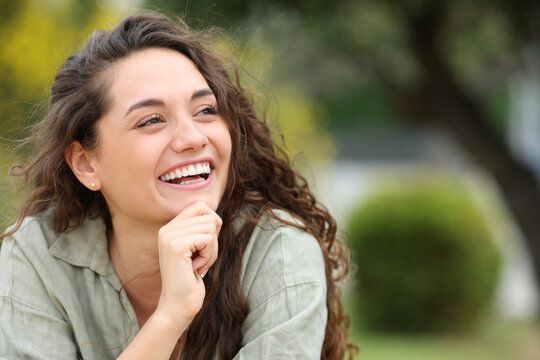 Happy beauty woman laughing in a park