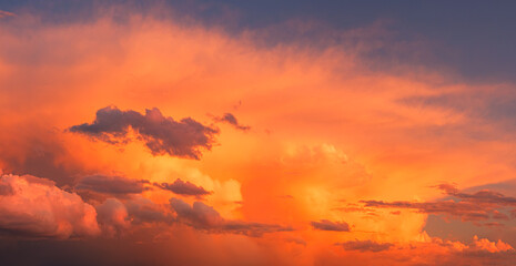 Fototapeta premium Beautiful sky sunset as background