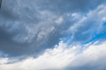黄昏時の空と天使の梯子